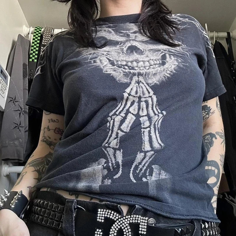 2000s Aesthetic Mall Goth E-girl Gothic T-shirt Retro Y2K Grunge Skull Wing Crop Tops Indie Graphic Print Short Sleeve Tee Women